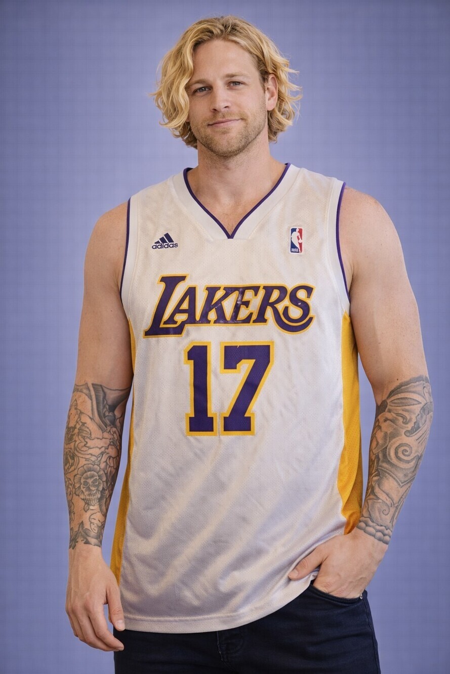 Adidas NBA Los Angeles Lakers #17 Swingman Jersey White Mens Small Bynum A300